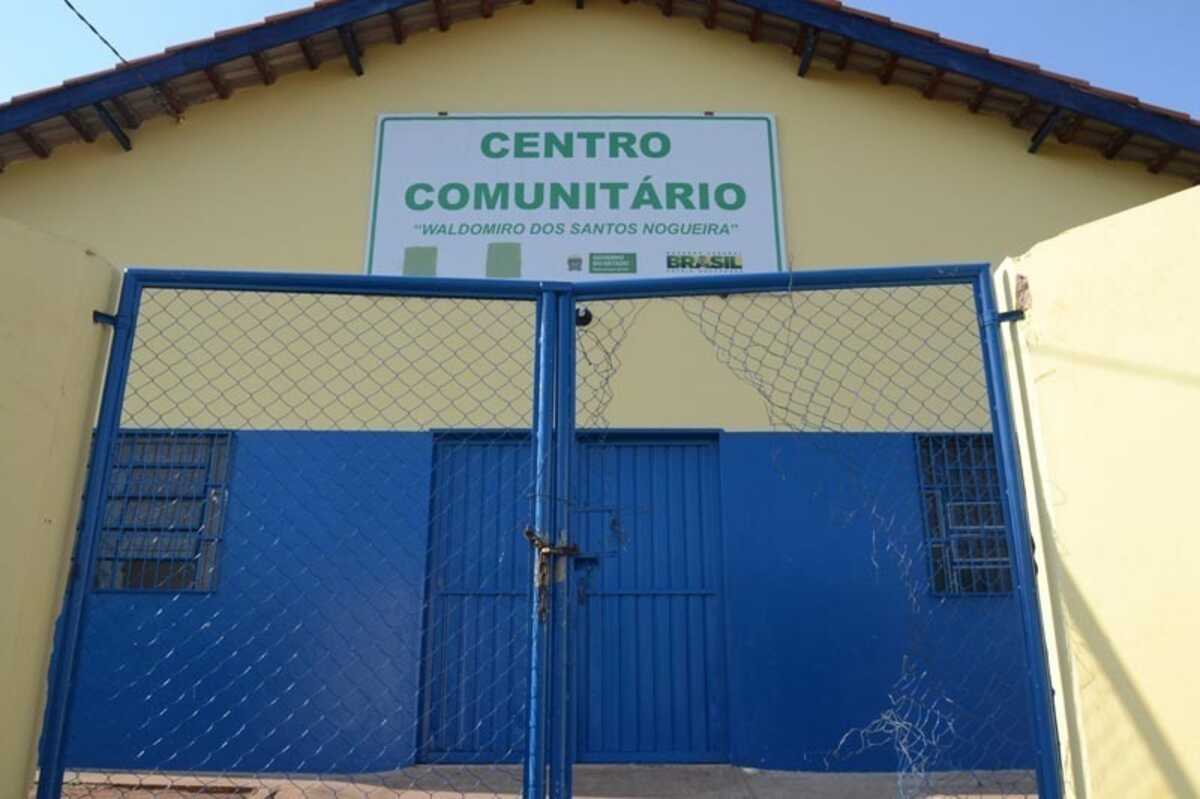 Centro Comunitário do Conjunto Cristo Rei, em Anastácio, encontra-se ...
