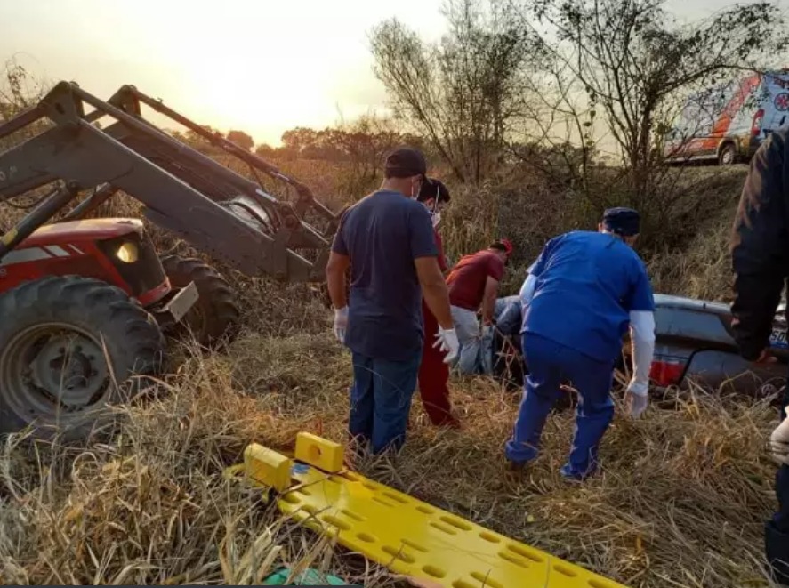 Trator foi utilizado na operação de salvamento