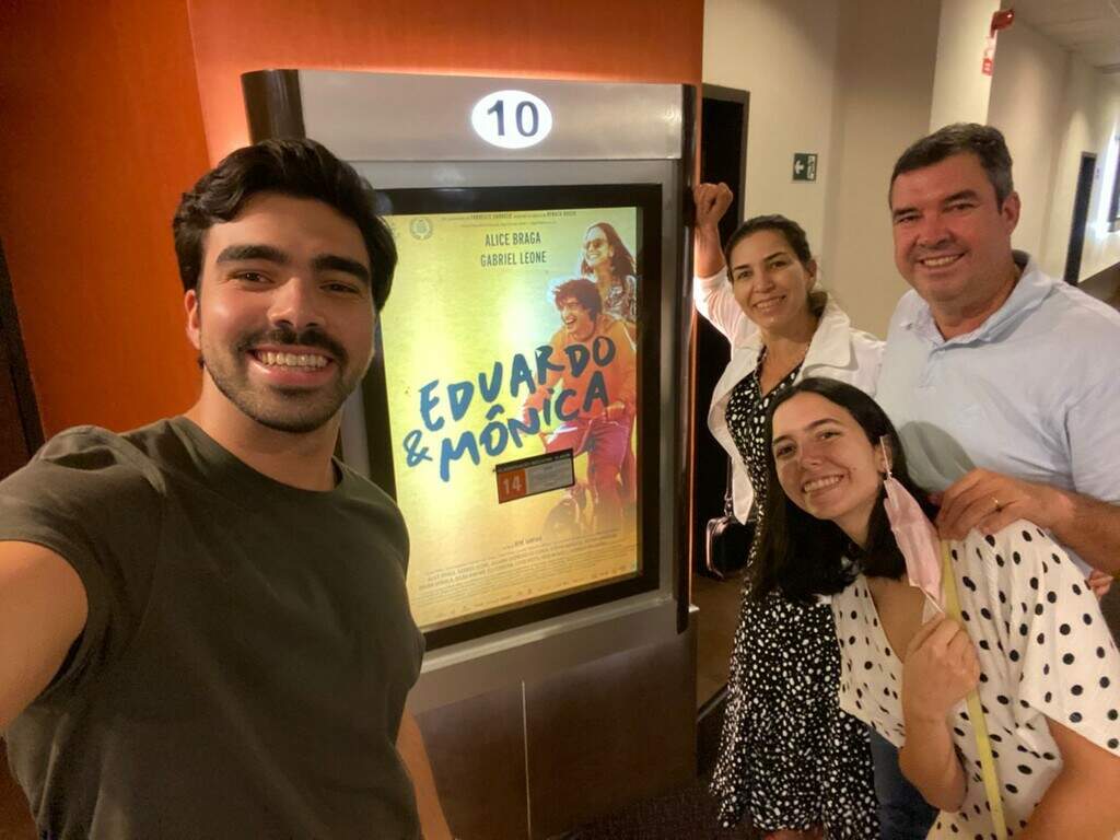 Família foi assistir o filme que conta história inspirada na música de mesmo nome