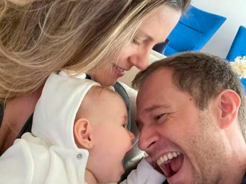 Tiago Leifert e Daiana Garbin utilizaram as redes sociais para falar sobre a doença da filha