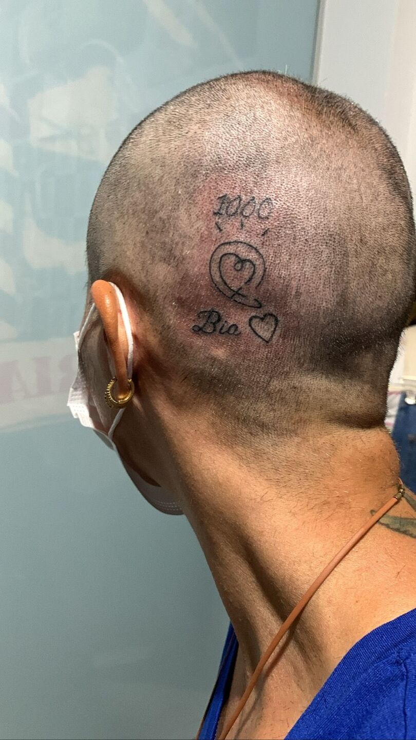 A professora eternizou o momento com uma tatuagem