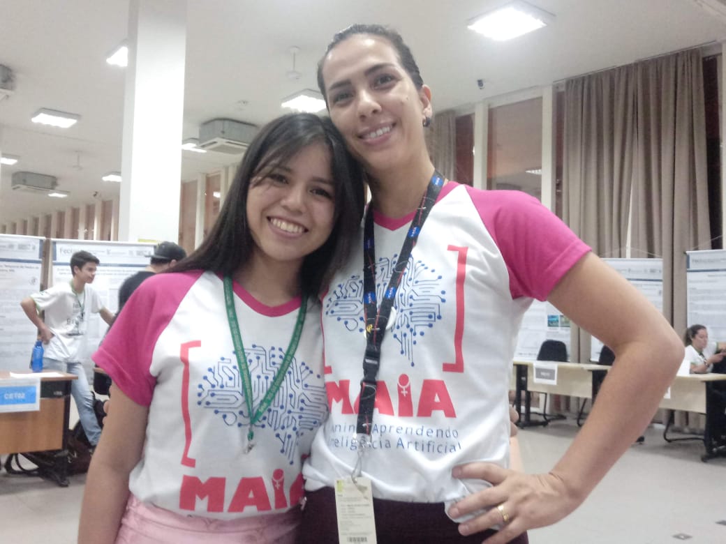 Amanda e a orientadora do IFMS, Maria Cristaldo