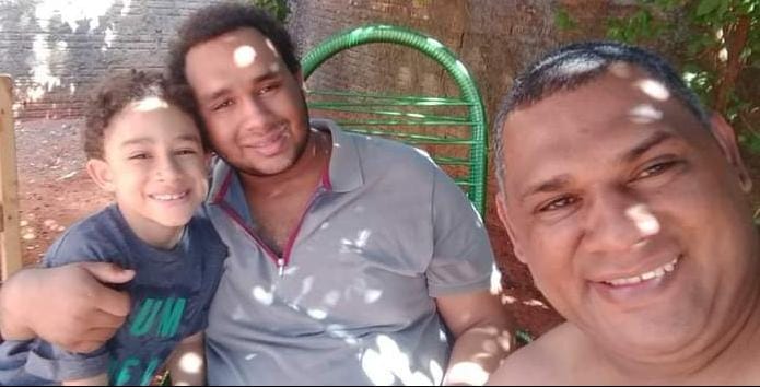 Paulo juntamente dos filhos Paulo Daniel e Felipe Augusto