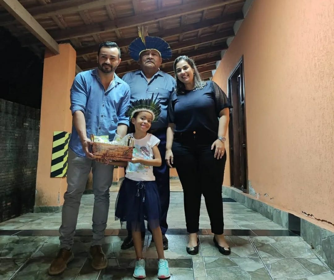 Prefeitura e ex-cacique montaram a cesta para a garota