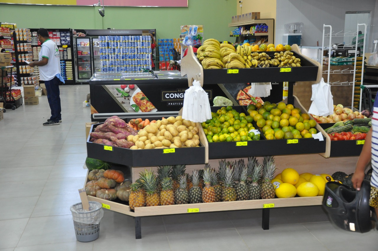 Frutas e verduras frescas para o consumidor