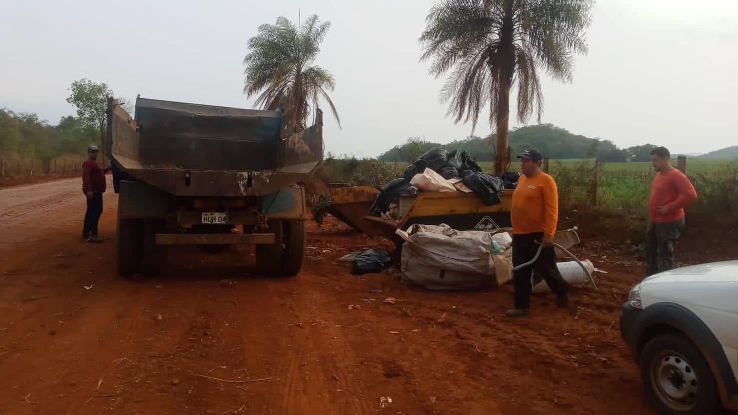 Força-tarefa retirou entulho de estrada vicinal