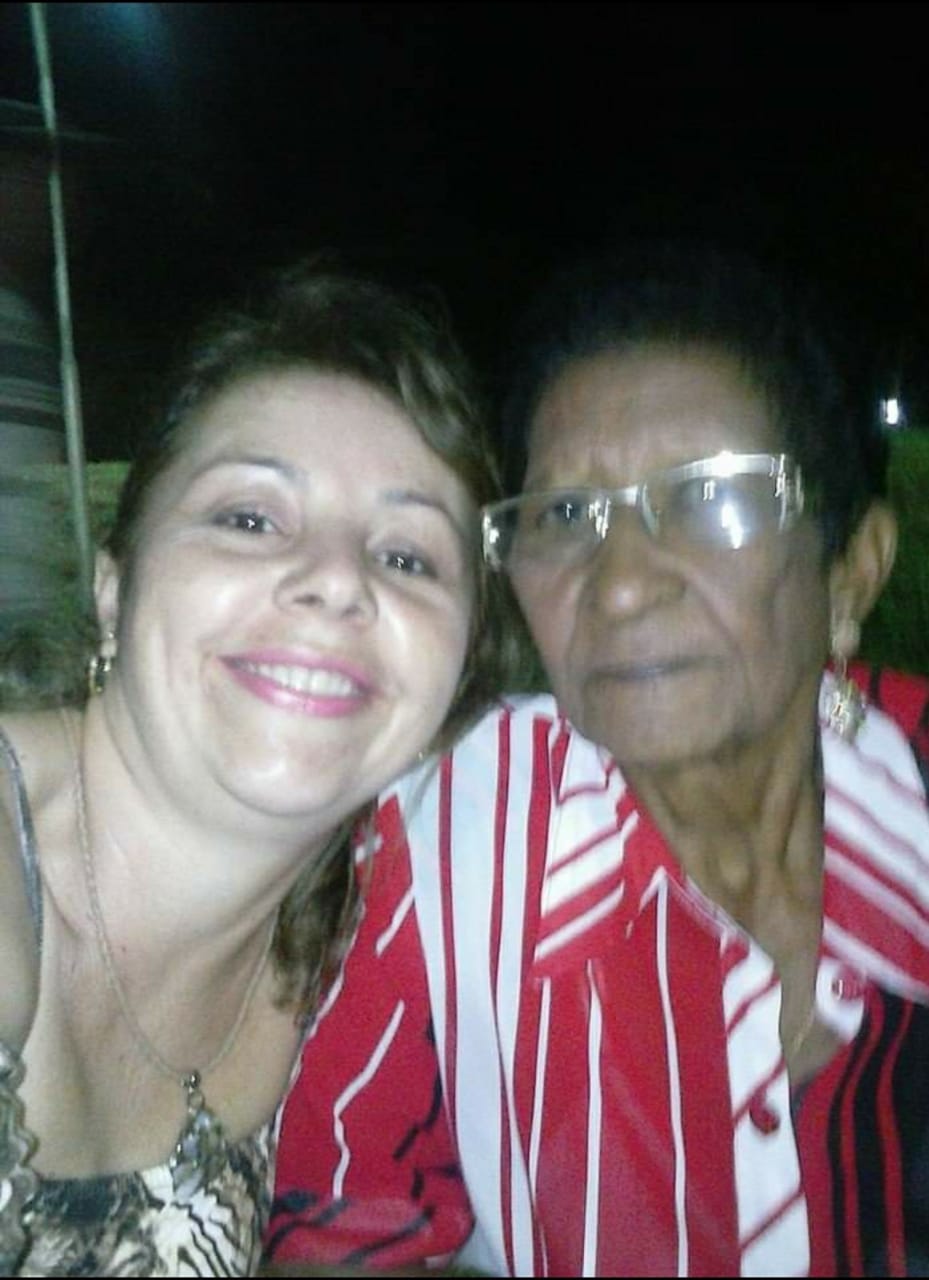 Estela com a amiga