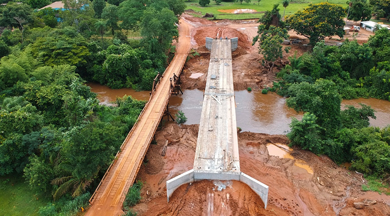 Ponte sobre o Rio Taquarussu