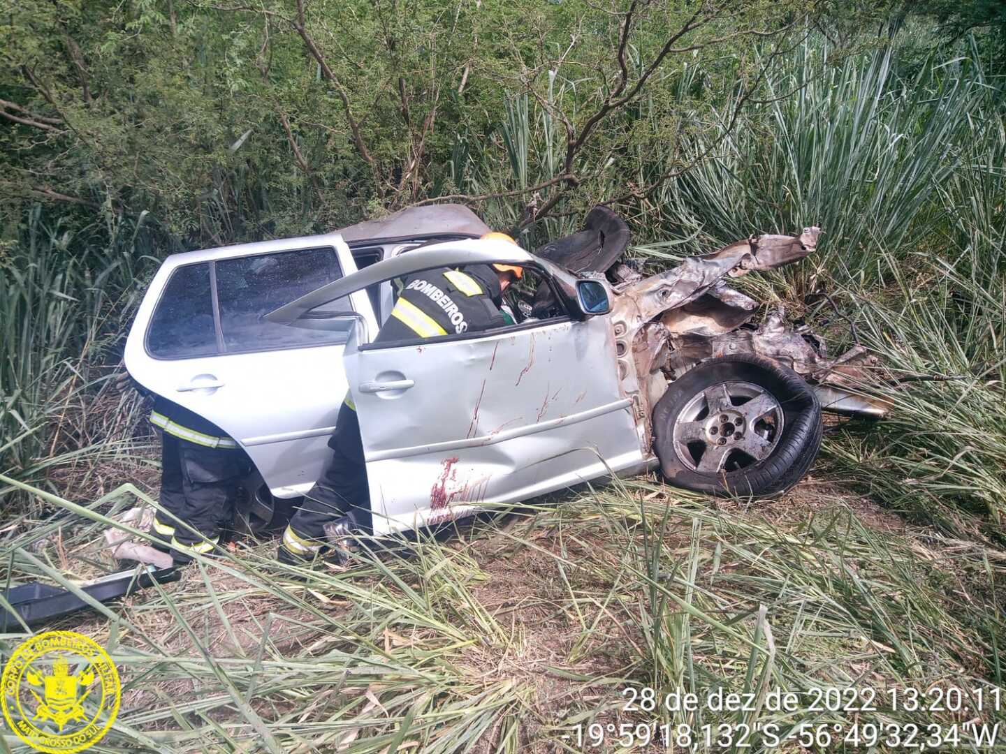 Golf ficou destruído