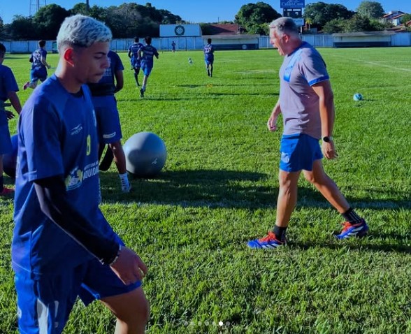 Elenco treina desde a semana passada, já sob o comando do treinador português João Carlos Barros