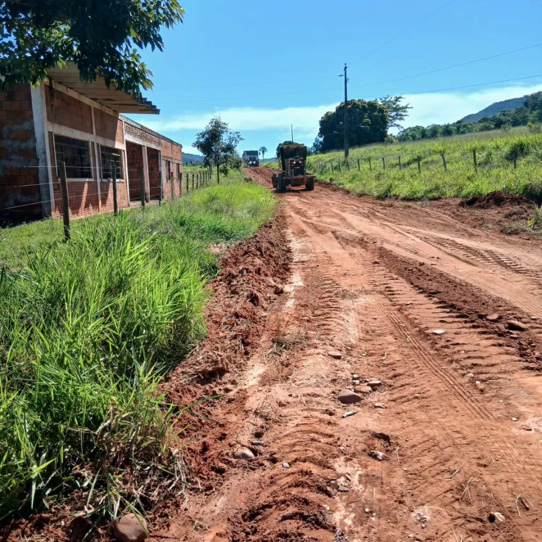 Manutenção de estradas rurais de Aquidauana reforça acesso às Furnas dos Baianos