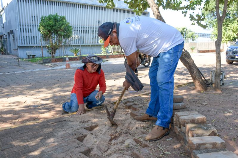 Prefeitura inicia recuperação de calçadas na área central de Aquidauana4