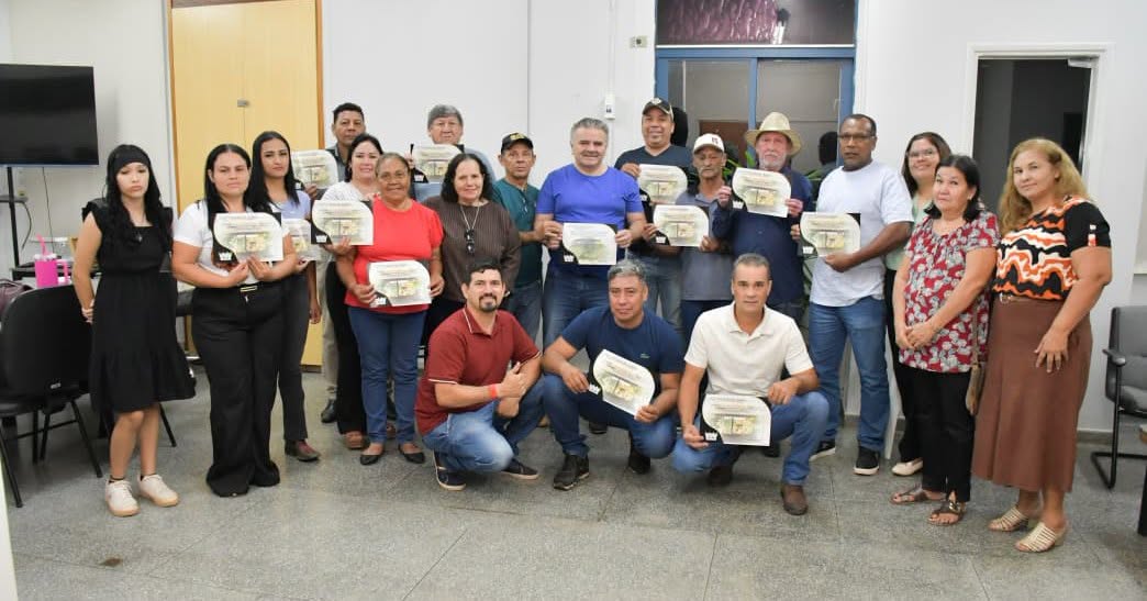 Prefeito reafirma apoio à nova diretoria da Associação de Moradores de Camisão2