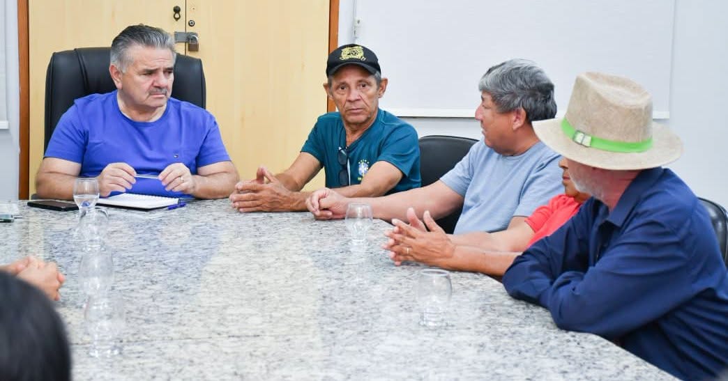 Prefeito reafirma apoio à nova diretoria da Associação de Moradores de Camisão3