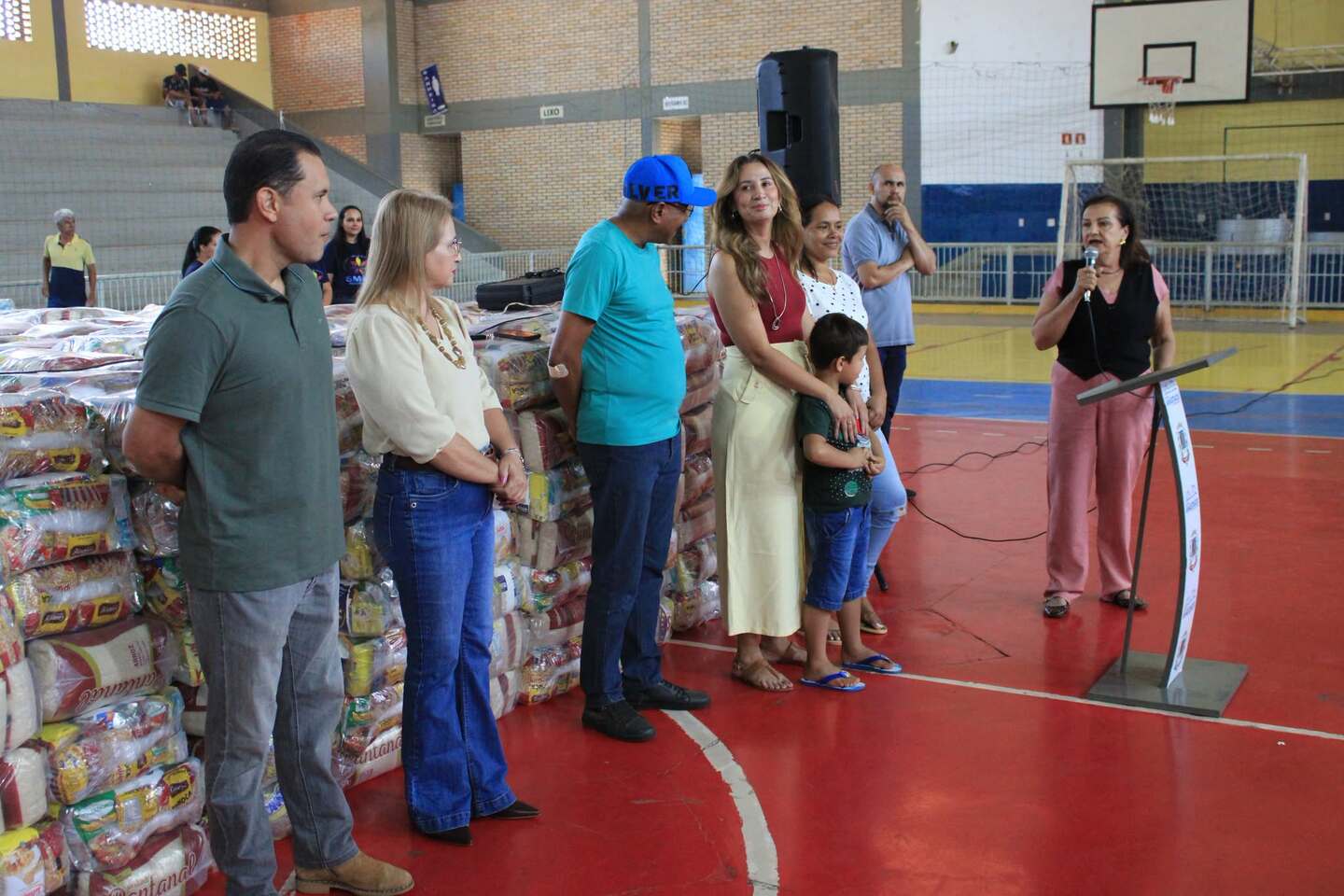 Cerca de mil famílias recebem cestas solidárias em Anastácio3