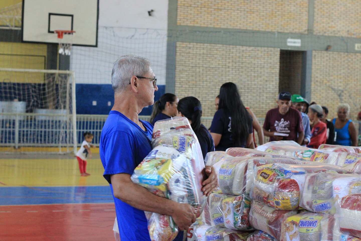 Cerca de mil famílias recebem cestas solidárias em Anastácio4