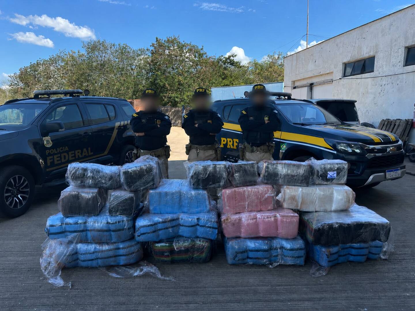 PRF encontra mais de 430 quilos de drogas ocultos em carga de minério2