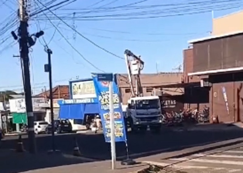 Manutenção na rede elétrica interdita trecho de avenida em Anastácio2